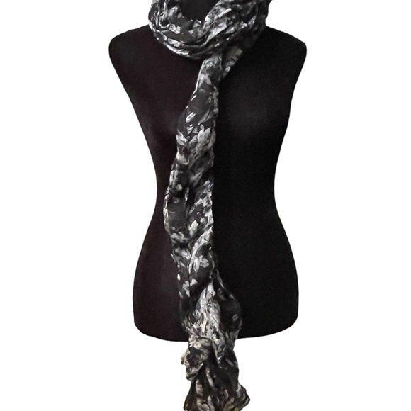 Floral scarf, gathered fabric, black and gray floral - Picture 3 of 7